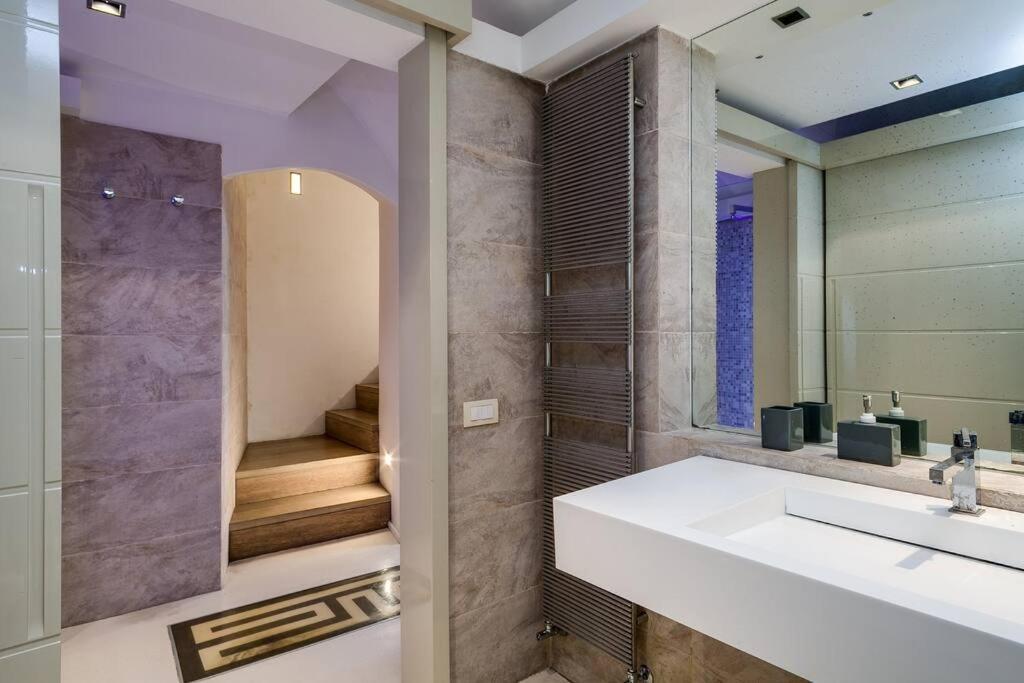Апартаменты Trevi Loft Рим Экстерьер фото